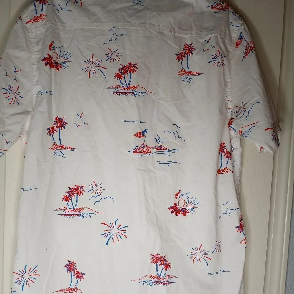 Quicksilver LRegularFit Shrtslvs WhiteBeachTravelPrintButtonUp PocketMen'sShirt.